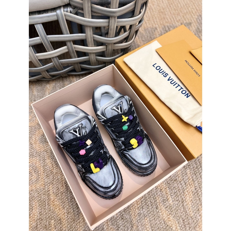 l**is V*t*n sneakers